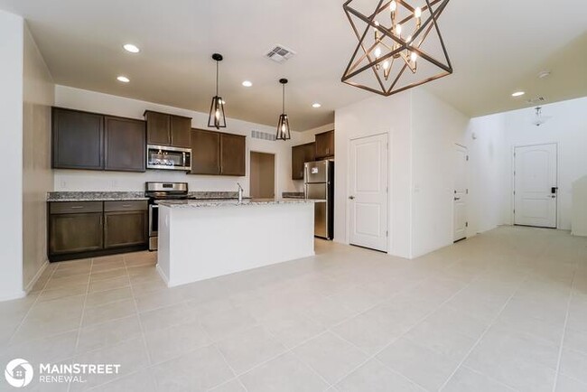 Building Photo - 6959 W Hedge Rose Dr, Valencia West, AZ 85757