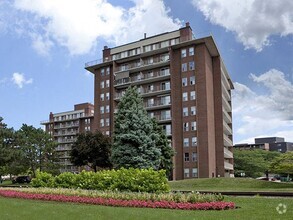 Building Photo - Bayview Towers