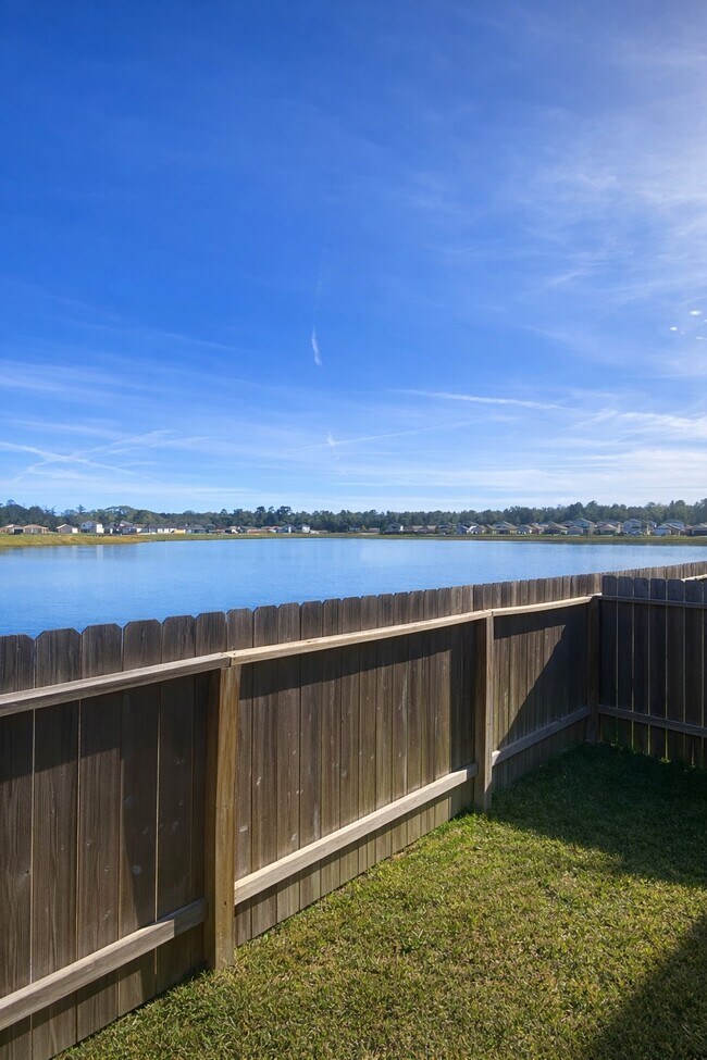 Foto del edificio - 20935 Endeavor St