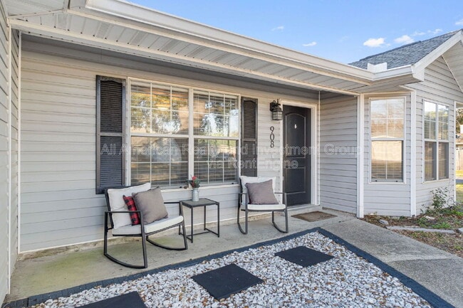 Foto del edificio - 908 Emily Cir