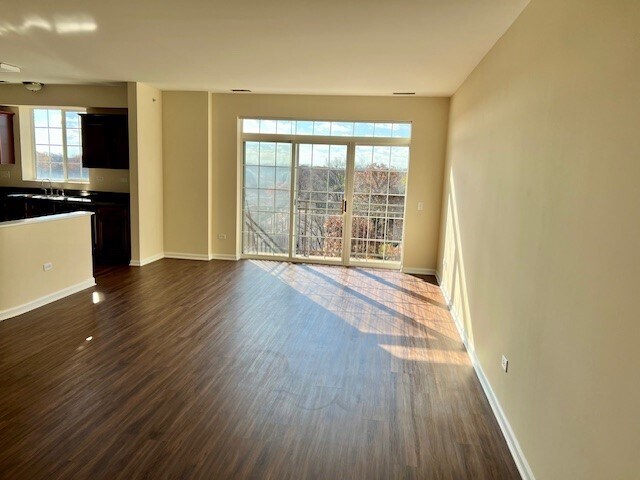 Foto del edificio - 238 E Irving Park Rd