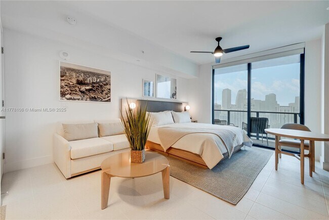 Foto del edificio - 601 NE 1st Ave