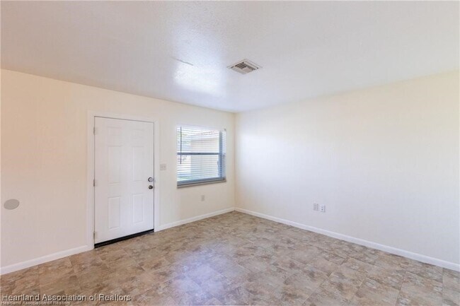 Foto del edificio - 1314 Denise Ave