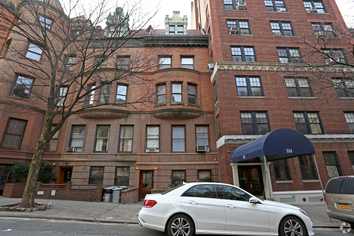 Building Photo - 312 W 77th St