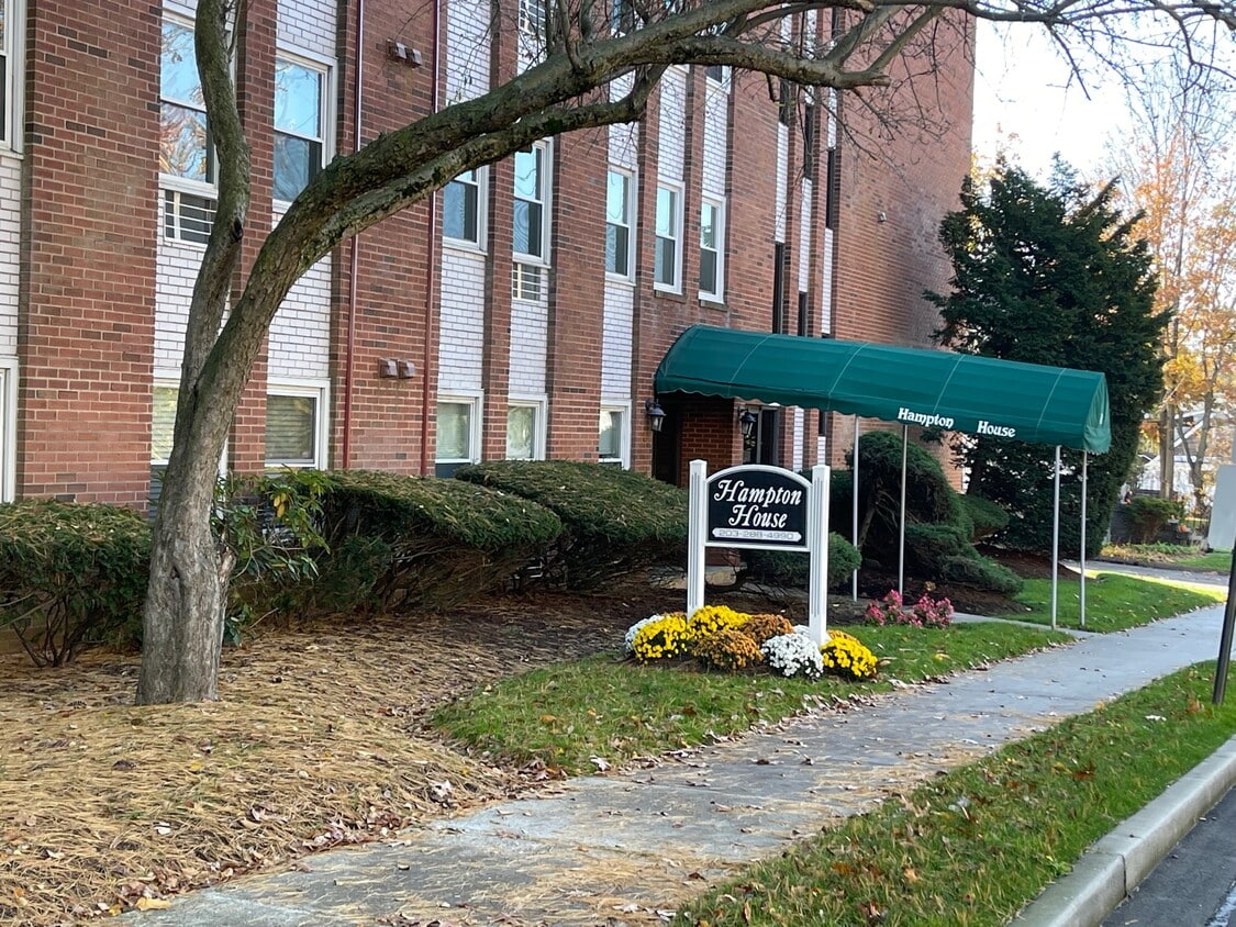 Building Photo - Hampton House Apartments