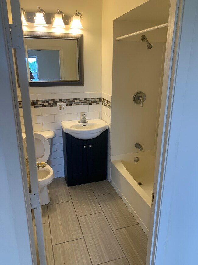 Bathroom - 51 Milton St S