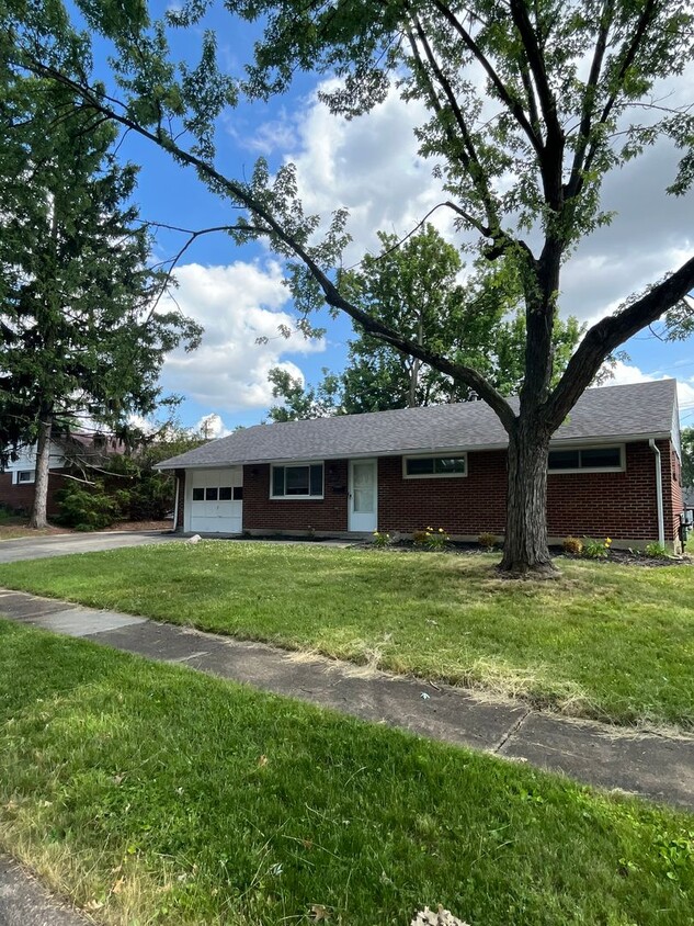 Primary Photo - 3 bedroom 1 bathroom single family home wi...