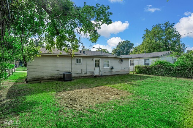 Building Photo - 1222 Lampkin St
