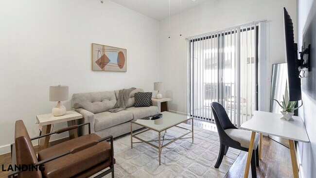 Foto del edificio - 5275 Town and Country Blvd