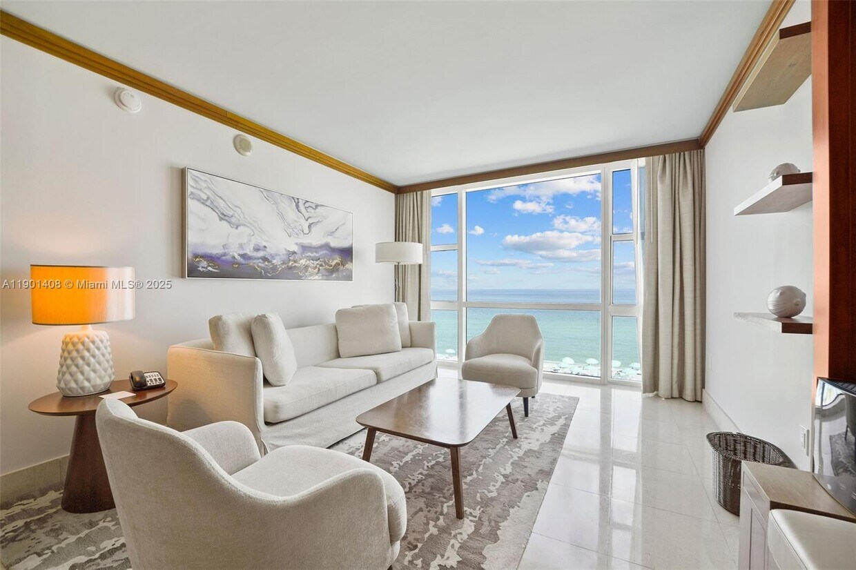 Foto principal - 6801 Collins Ave