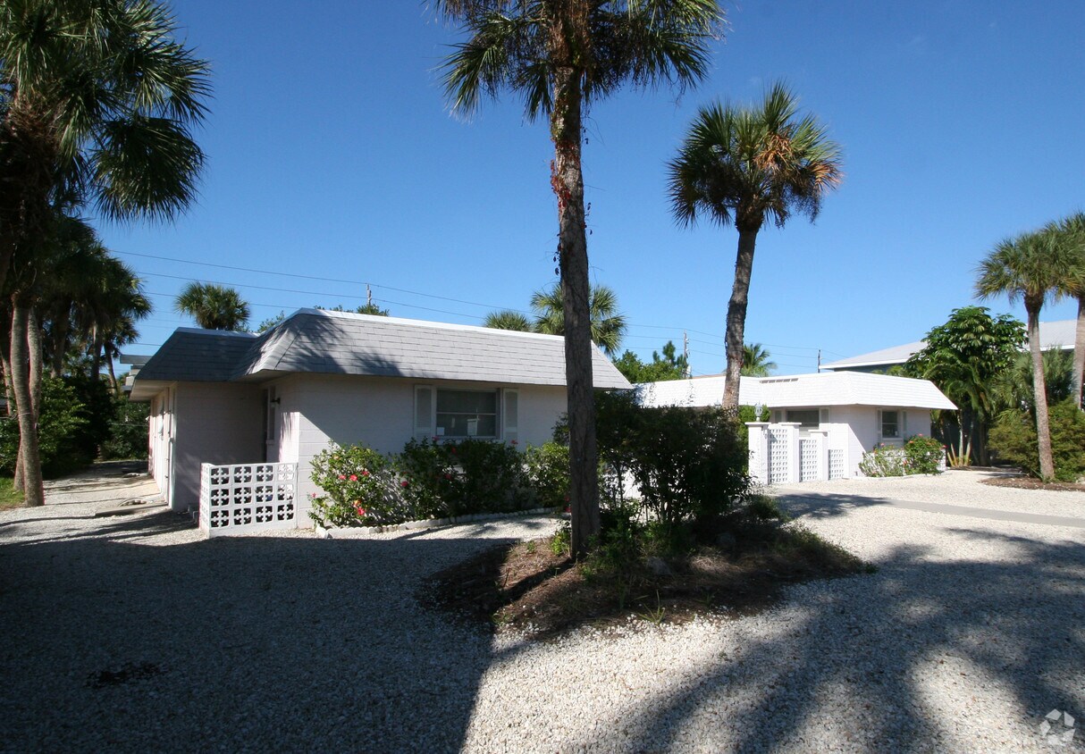 Building Photo - 208-210 Magnolia Ave