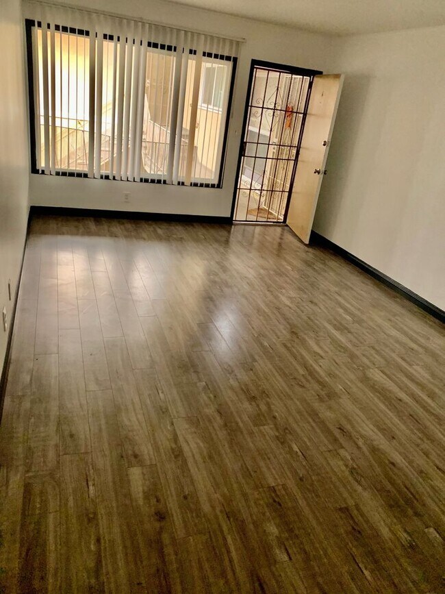 Foto del interior - Manhattan Manor LLC
