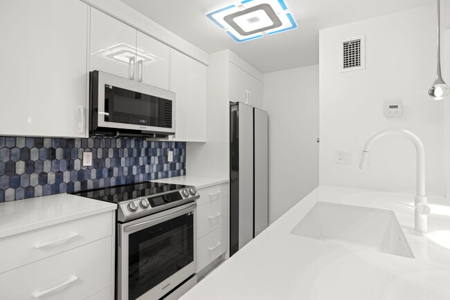 Building Photo - 5306 Santa Rosa Ct