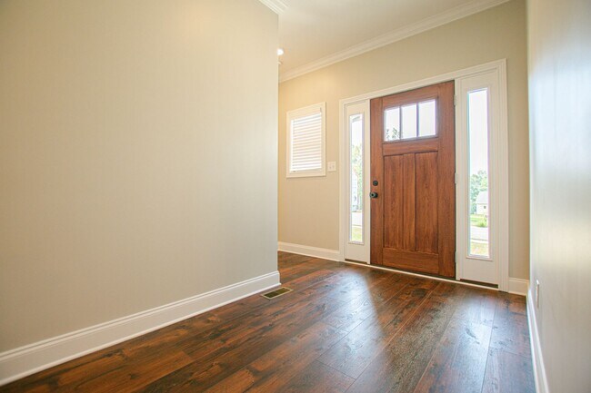Foto del edificio - Pet Friendly Four Bedroom with Bonus!