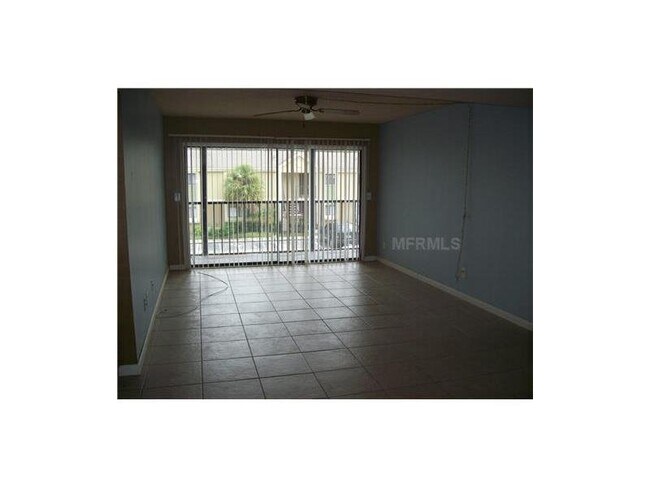 Building Photo - Nice condo with building Elevator, large patio Heard of Carrollwood