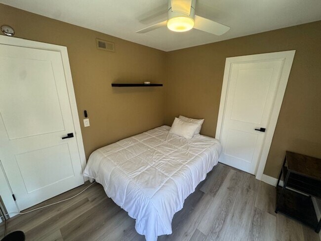 Building Photo - Furnished Bedroom rental with Bonus Kitchenette and office room