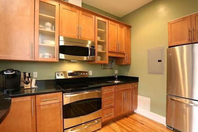 Building Photo - 281 Beacon St