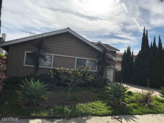 Building Photo - 3 br, 2 bath House - 9200 Gardenia Avenue
