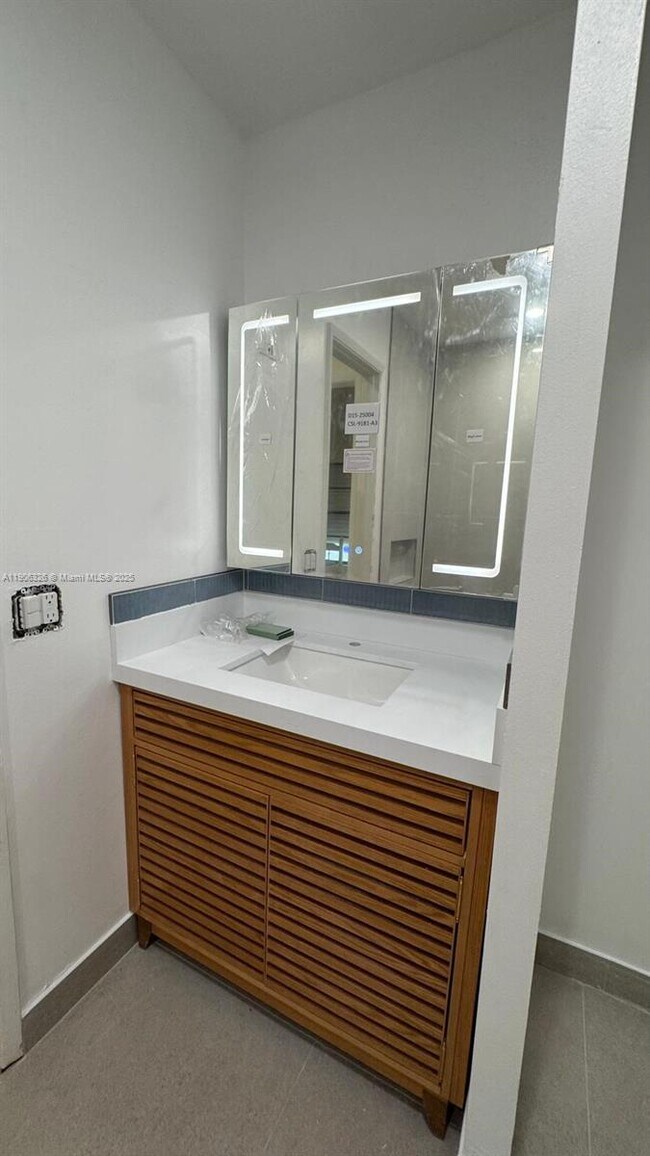 Foto del edificio - 927 NW 106th Ave Cir