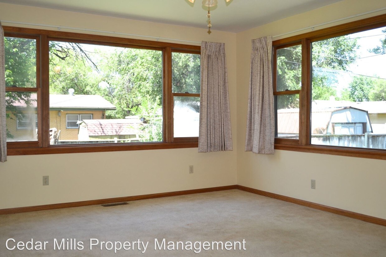 Foto principal - 1220 E El Monte St
