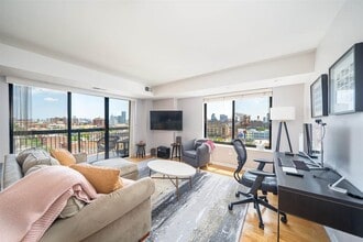 Building Photo - 700 1st St