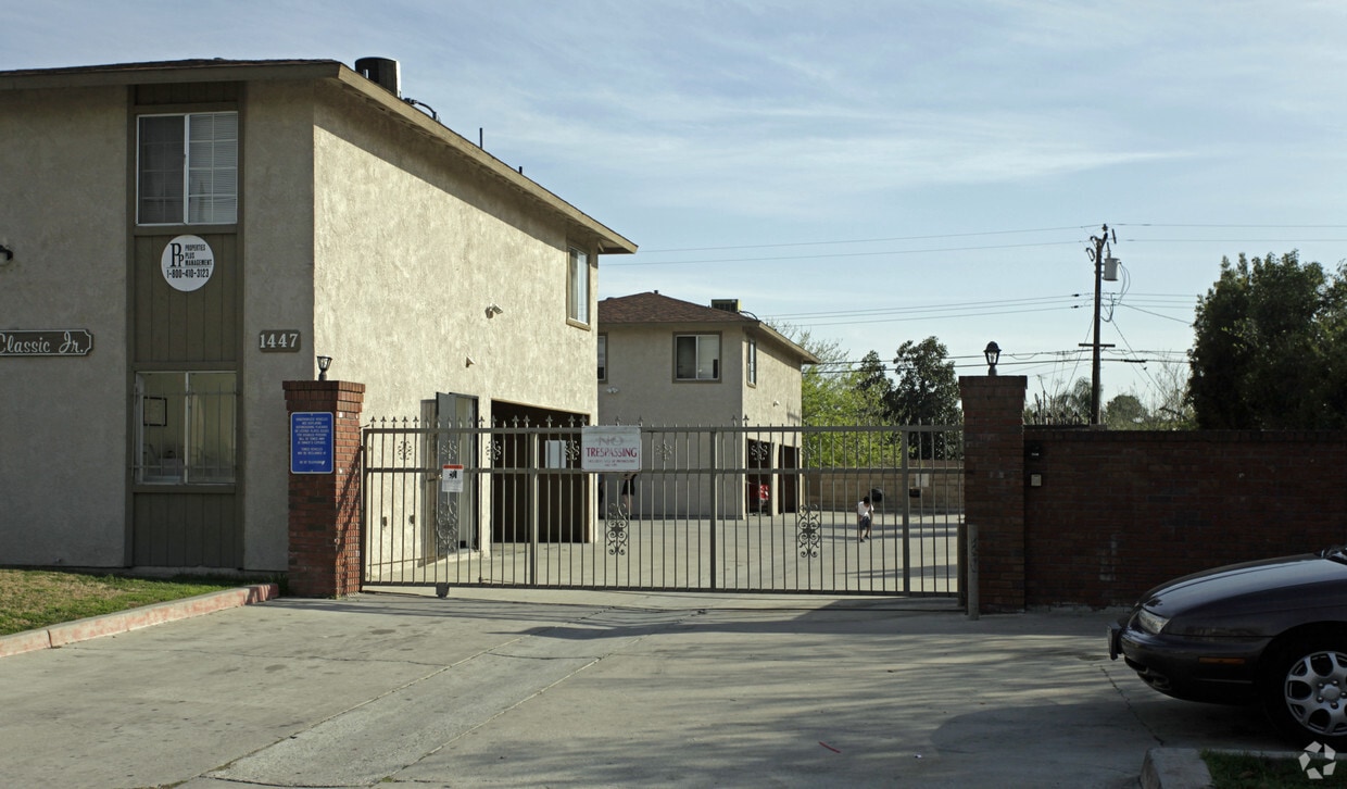 Building Photo - Polo Classic Jr. Apartments