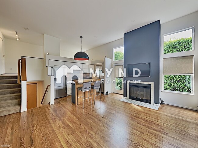 Building Photo - 1905 42nd Ave E