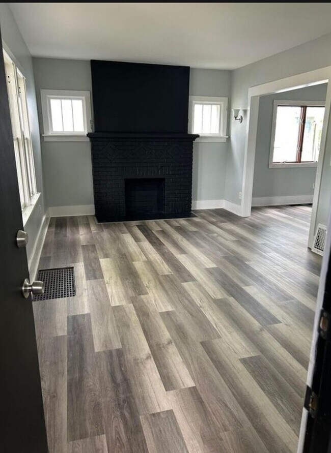 Foto del edificio - 1605 Kearsley Park Blvd