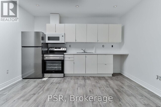 Photo du bâtiment - 1364 St Clair Ave W