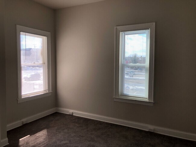 Building Photo - 132 S Beaver St