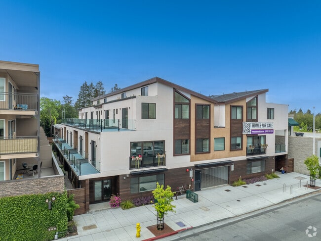 Building Photo - 910 Woodside Rd