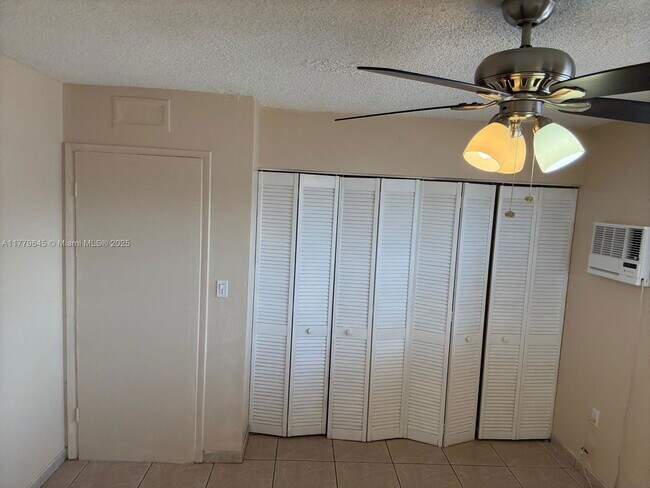 Foto del edificio - 4751 NW 195th Terrace