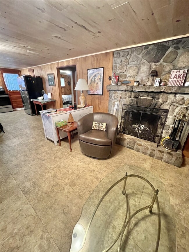 Foto del edificio - 116 Salmon Point Rd