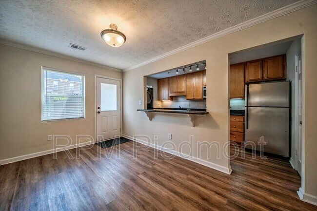 Foto del edificio - 225 Winding River Drive