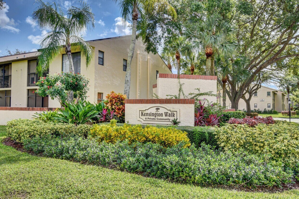 Foto principal - 6585 Somerset Dr