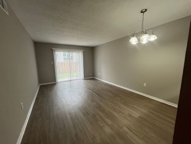 Foto del edificio - 301 E Second St