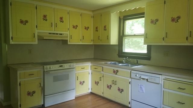 Building Photo - 3 bedroom in Terryville CT 06786