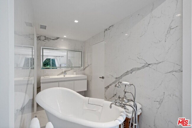 Foto del edificio - 5965 Ramirez Canyon Rd