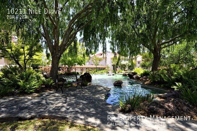 Foto del edificio - Gorgeous Waterfall condo nestled in prime ...