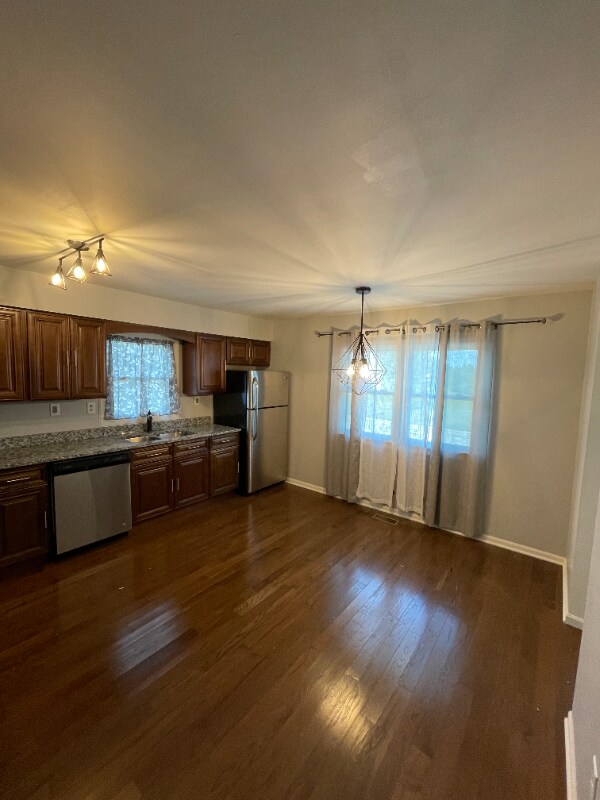 Foto del edificio - 1570 E Broadway St
