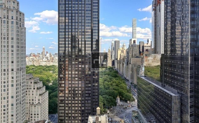 Building Photo - 45 W 60th St