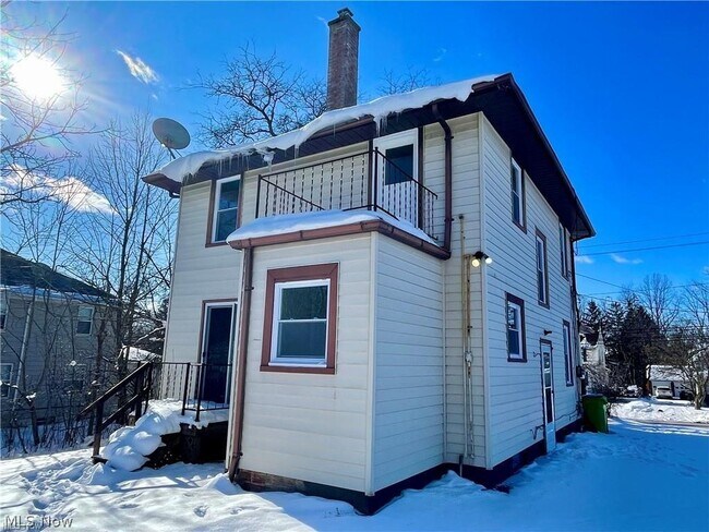 Foto del edificio - 250 Center Rd