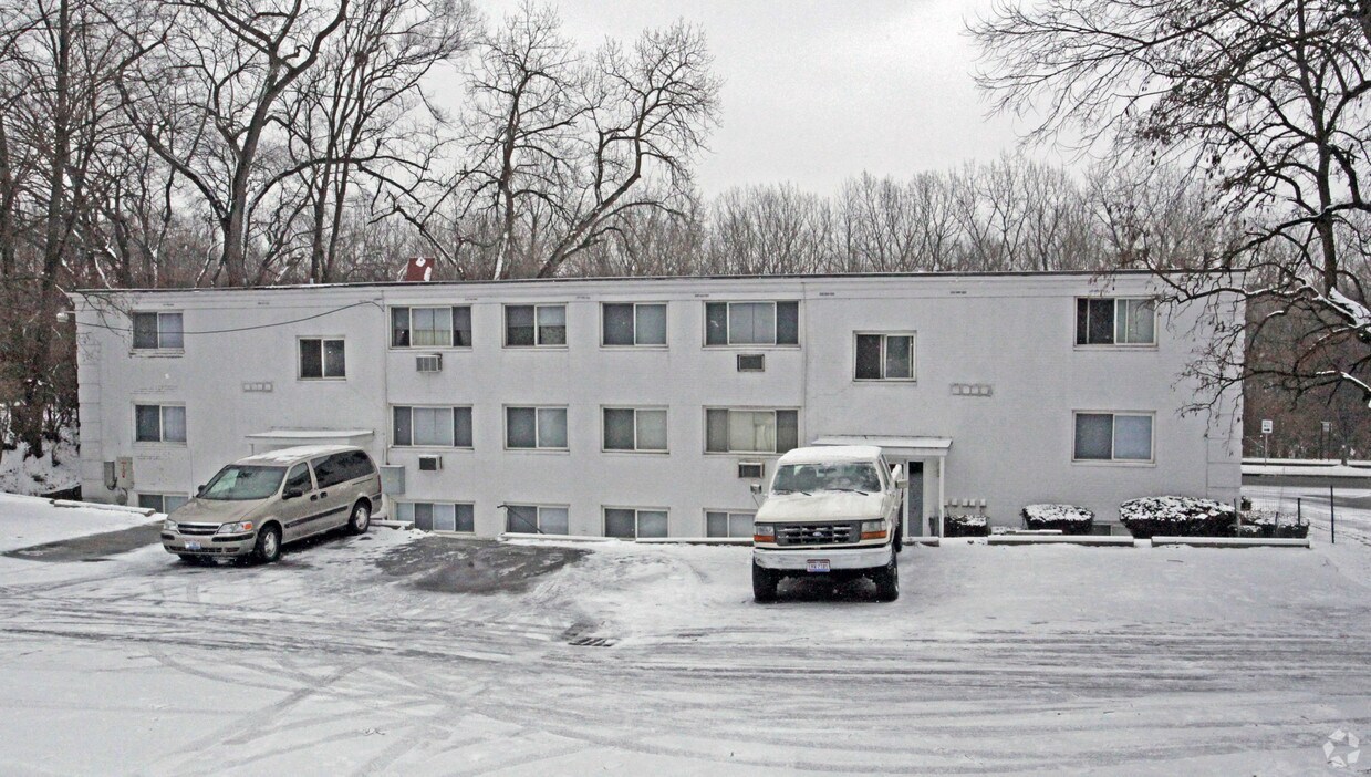 Building Photo - 2605 Riverside Dr