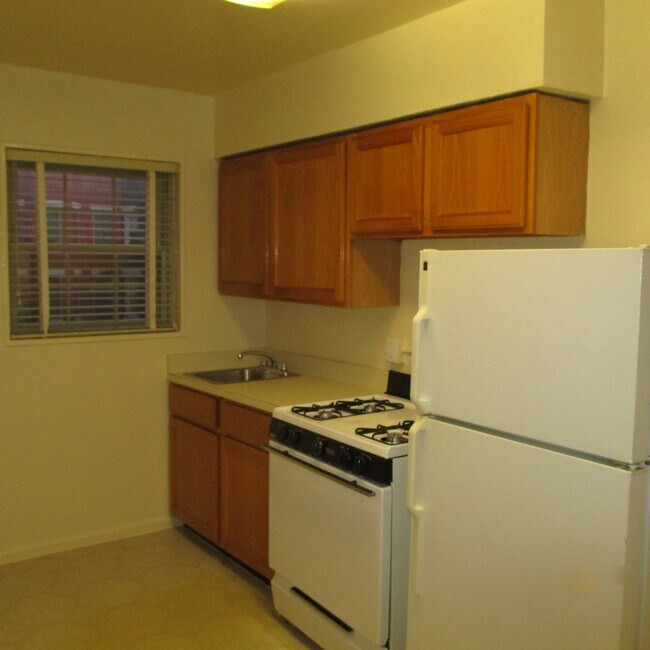 Eat-in Kitchen with lots of Light - 1521 E St SE