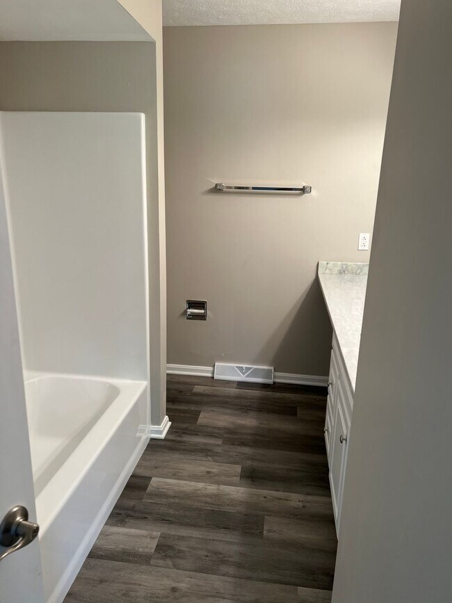 Foto del edificio - Newly Remodeled 2 Bedroom, 2.5 Bath Condo ...
