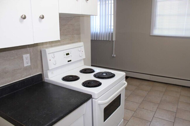 Photo du bâtiment - Cypress Manor Apartments