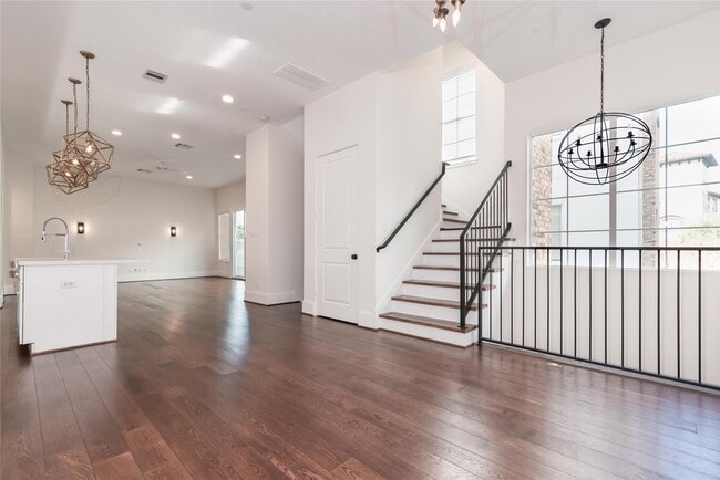 Building Photo - 3821 N Braeswood Blvd