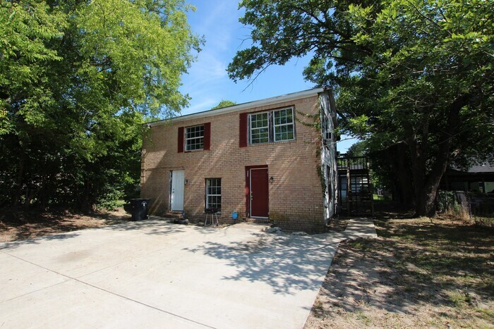 Primary Photo - Almost Ready! Cozy 2 bedroom unit!