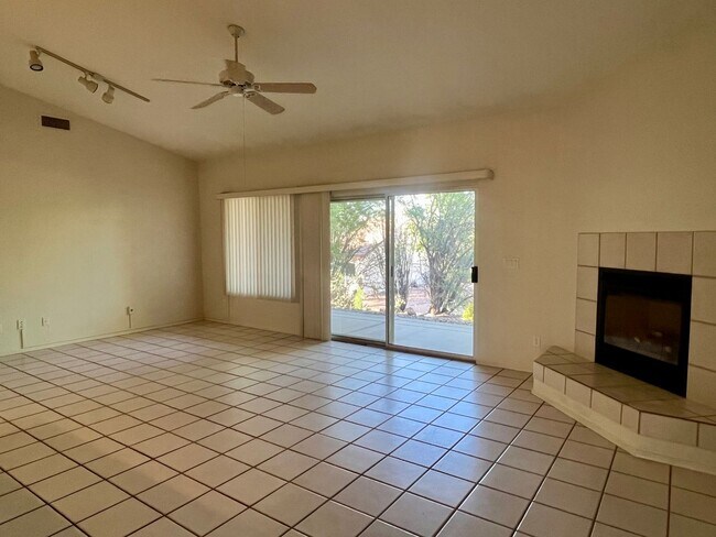 Foto del edificio - Unfurnished, 1-year long-term rental