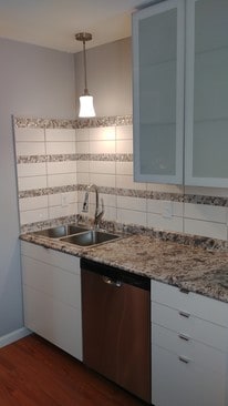 galley kitchen - 130 E Vienna St